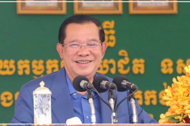ព្រឹកនេះ សម្ដេចតេជោ ហ៊ុន សែន អញ្ជើញសំណេះសំណាលជាមួយកម្មករនិយោជិតមកពីរោងចក្រសហគ្រាសចំនួន៨១ ក្នុងតំបន់សេដ្ឋកិច្ចពិសេស រ៉ូយ៉ាល់ គ្រុប ភ្នំពេញ