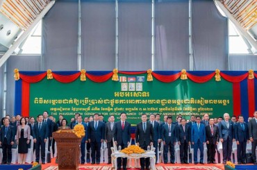 សម្តេចមហាបវរធិបតី ហ៊ុន ម៉ាណែត បានអញ្ជើញជាអធិបតីក្នុងពិធីសម្ពោធដាក់ឱ្យប្រើប្រាស់ជាផ្លូវការអាកាសយានដ្ឋានអន្តរជាតិសៀមរាប-អង្គរ