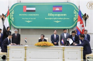 សម្ដេចតេជោ ហ៊ុន សែន អញ្ជើញជាអធិបតីក្នុងពិធីចុះហត្ថលេខាលើកិច្ចព្រមព្រៀងភាពជាដៃគូសេដ្ឋកិច្ចគ្រប់ជ្រុងជ្រោយរវាងកម្ពុជា និងអេមីរ៉ាតអារ៉ាប់រួម