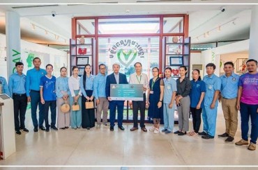 ឯកឧត្តម ហ៊ុន ម៉ានី នាំយកថវិកាចំនួន​ ជាង៤១លានរៀល​ ពីការរៃអង្គាសពីកម្មវិធីរត់អង្គរសង្ក្រាន្ត និង ជិះកង់អង្គរសង្ក្រាន្ត​ ប្រគល់ជូនមន្ទីរពេទ្យកុមារអង្គរ ខេត្តសៀមរាប