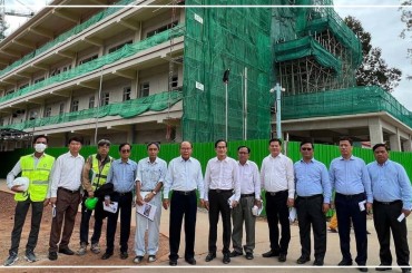 រដ្ឋមន្រ្តីក្រសួងសុខាភិបាល អញ្ជើញចុះត្រួតពិនិត្យការដ្ឋានសាងសង់អគារថ្មី នៃមន្ទីរពេទ្យខេត្តសៀមរាប ក្រោមគម្រោងធ្វើឱ្យប្រសើរឡើងមន្ទីរពេទ្យបង្អែកខេត្តសៀមរាប