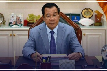 សម្ដេចតេជោ ហ៊ុន សែន ស្នើឱ្យប្រជាពលរដ្ឋកុំមានការព្រួយបារម្ភ ចំពោះសភាពការណ៍ចល័តកងទ័ព ដើម្បីបាញ់ទម្លាក់នូវយន្តហោះគ្មានមនុស្សបើក(ដ្រូន)នៅក្នុងទឹកដីកម្ពុជា