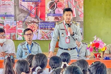 ក.ប.ប. បន្តចុះអប់រំដល់សិស្សានុសិស្សប្រមាណ ២៤០នាក់ អំពីសុវត្ថិភាពម្ហូបអាហារ នៅខេត្តកំពង់ឆ្នាំងនិងខេត្ត បន្ទាយមានជ័យ