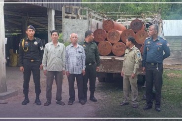 ឧត្តមសេនីយ៍ត្រី អេង ហុី អ្នកនាំពាក្យ គណៈកម្មការជាតិដើម្បីទប់ស្កាត់និងបង្ក្រាបបទល្មើសធនធានធម្មជាតិ បំភ្លឺ​ការចុះផ្សាយ​ថា​ មេឈ្មួញជើងខ្លាំងប្រចាំស្រុករមាសហែក សម្រុកដឹកជញ្ជូនឈើត្រសរមូលរត់ពន្ធយកទៅលក់នៅស្រុកយួន