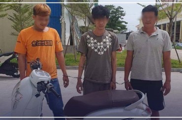 នគរបាលព្រហ្មទណ្ឌកំរិតស្រាលរាជធានីភ្នំពេញ បានស្រាវជ្រាវឃាត់ខ្លួនជនសង្ស័យជាបន្តបន្ទាប់ចំនួន០៣នាក់ ពាក់ព័ន្ធករណីលួចម៉ូតូ