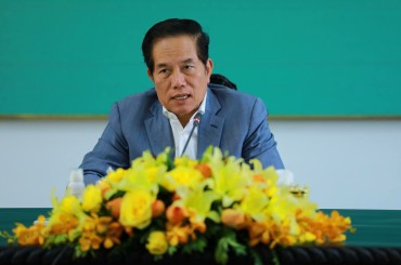 លោកឃួងស្រេងជំរុញឲ្យអាជ្ញាធរខណ្ឌចុះបង្ក្រាបគ្រឿងញៀន,ល្បែងស៊ីសងឲ្យបានខ្លាំងក្លាបំផុតនិងពិនិត្យតាមបៀរហ្កាឌិន,បារបារាំងនិងហាងផ្សេងៗទៀតដើម្បីបង្ការនិងទប់ស្កាត់នូវការជួញដូរមនុស្សគ្រប់ទម្រង់