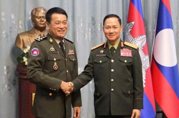 កងទ័ពកម្ពុជា-ឡាវប្តេជ្ញារួមគ្នាលើកកម្ពស់កិច្ចសហប្រតិបត្តិការរក្សាសន្តិភាព