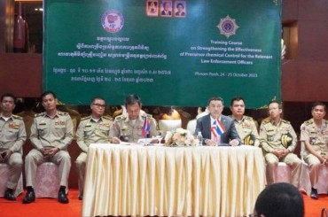 អាជ្ញាធរជាតិប្រយុទ្ធប្រឆាំងគ្រឿងញៀនណែនាំមន្ត្រីអនុវត្តន៍ច្បាប់ជួរមុខផ្លូវសហការគ្នាត្រួតពិនិ ត្យផ្ទៀងផ្ទាត់រាល់ឯកសារពាក់ព័ន្ធនឹងការនាំ ចូលសារធាតុគីមីផ្សំ