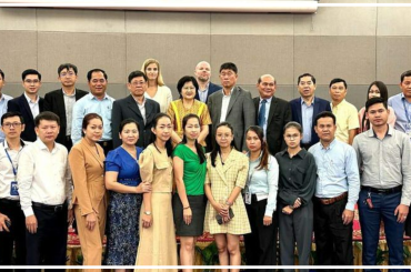 លោកស្រីវេជ្ជបណ្ឌិតឱវណ្ណឌីនបានអញ្ជើញចូលរួមជាគណៈអធិបតីនៃពិធីបើកវគ្គបណ្ដុះបណ្ដាលការស្នើសុំលិខិតអនុញ្ញាតនាំចូលនាំចេញតាមប្រព័ន្ធបញ្ជរតែមួយ