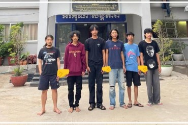 ជនជាតិចិនចំនួន៦នាក់ ត្រូវបានសមត្ថកិច្ចចាប់ឃាត់ខ្លួនពាក់ព័ន្ធករណីហិក្សាលើប្រជាពលរដ្ឋខ្មែរមួយក្រុមបណ្តាលឱ្យរងរបួស