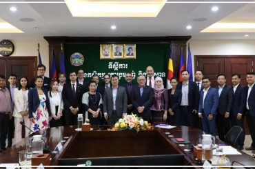 លោករដ្ឋមន្ត្រីឌិតទីណាពិភាក្សាការងារជា មួយលោកTASSILO BRINZERប្រធានសភាពាណិជ្ជកម្មអឺរ៉ុប[EUROCHAM]ប្រ ចាំកម្ពុជា