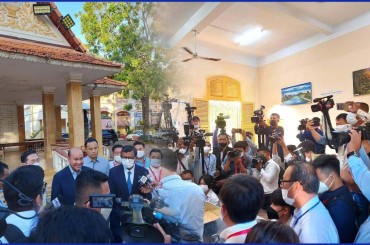 សកម្មភាពចូលរួមរបស់អ្នកសារព័ត៌មាន នៅក្នុងដំណើរការបើកស្រោមវិញ្ញាសានៃការប្រឡងសញ្ញាបត្រមធ្យមសិក្សាទុតិយភូមិ