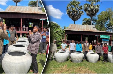 លោកគង់ ពុទ្ធិការ អគ្គនាយកអាជ្ញាធរជាតិព្រះវិហារ បានជួបសំណេះសំណាល និងផ្តល់ពាងទឹកចំនួន២៥ ទៅដល់ប្រជាជនភូមិកោះកេរ