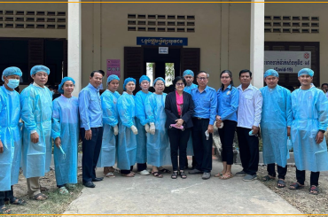 លោកជំទាវវេជ្ជបណ្ឌិត ឱ វណ្ណឌីន មេត្តាកុំព្រួយបារម្ភអំពីកង្វះខាតនៃវ៉ាក់សាំងកូវីដ-១៩, ខណៈដែលរាជរដ្ឋាភិបាលកម្ពុជាមានវ៉ាក់សាំងបង្ការជំងឺកូវីដ-១៩ គ្រប់គ្រាន់សម្រាប់ផ្តល់ជូនដោយឥតគិតថ្លៃ។