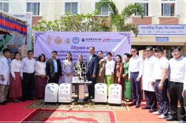 ខេត្តព្រះវិហារ៖មន្ទីរពេទ្យបង្អែក១៦មករាបានសម្ភារៈបរិក្ខាពេទ្យ ដែលជាអំណោយរបស់សមាគមគ្រូពេទ្យស្ម័គ្រចិត្តខេត្តឃ្យុងសាងបុកដូ សាធារណរដ្ឋកូរ៉េ